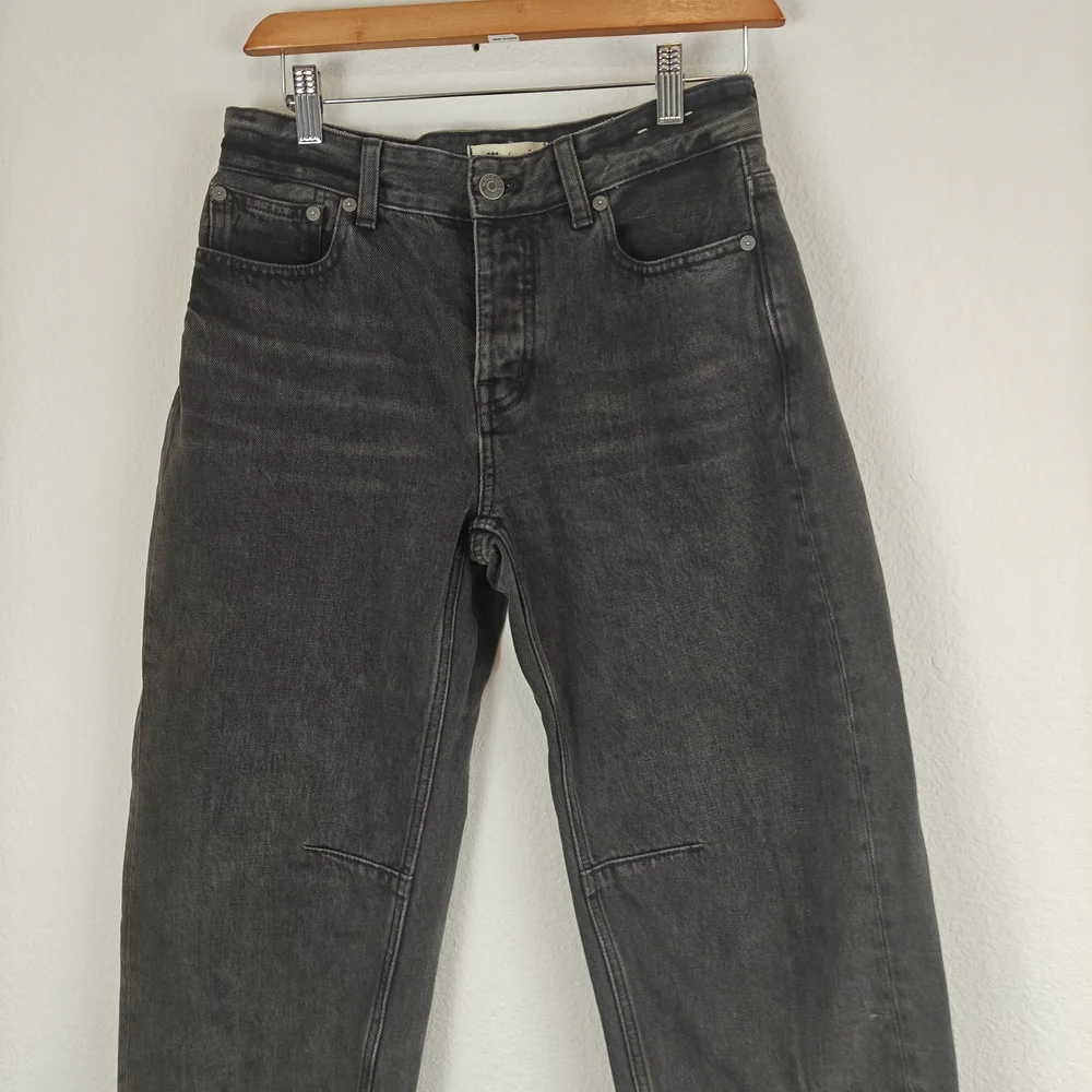 Madewell Darted Barrel Leg Jeans Olenda Wash Petite 24P | High Rise Black Denim - Picture 7 of 16